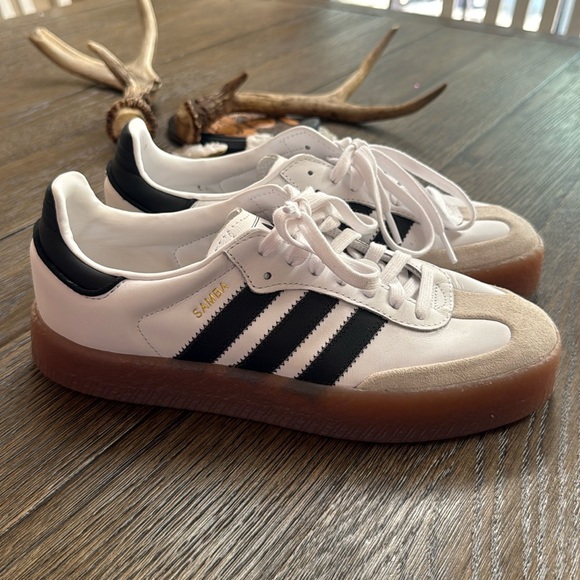 adidas Shoes - Like new womens adidas samba